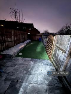 2 bedroom terraced house to rent, Heron Drive, Luton, LU2