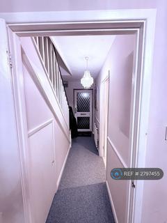 2 bedroom terraced house to rent, Heron Drive, Luton, LU2