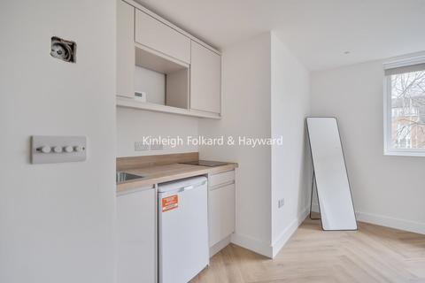 Studio to rent, Ellesmere Road, Chiswick, London, W4