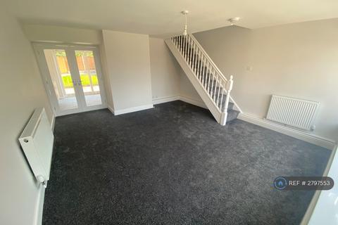 3 bedroom terraced house to rent, Ferndale Close, Burntwood, WS7