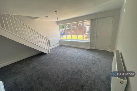 3 bedroom terraced house to rent, Ferndale Close, Burntwood, WS7