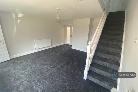 3 bedroom terraced house to rent, Ferndale Close, Burntwood, WS7
