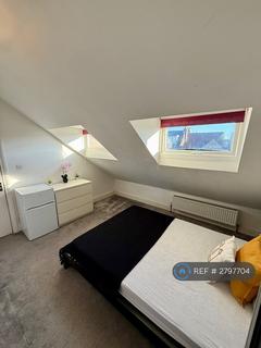 1 bedroom in a flat share to rent, Yew Grove, London, NW2