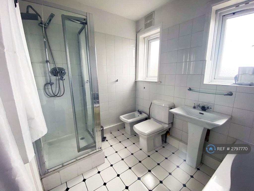 1st Floor Communal Bathroom