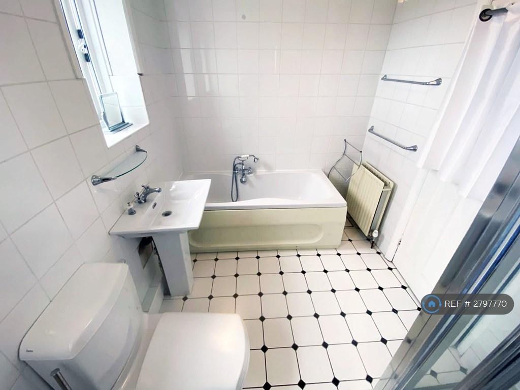 1st Floor Communal Bathroom