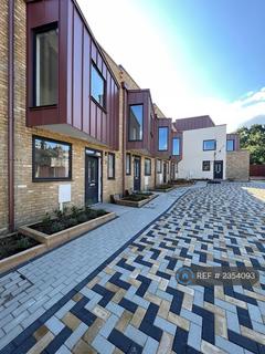 3 bedroom terraced house to rent, Truelove Place, Charlton, SE7