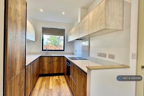 3 bedroom terraced house to rent, Truelove Place, Charlton, SE7