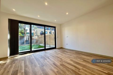 3 bedroom terraced house to rent, Truelove Place, Charlton, SE7
