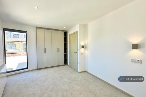 3 bedroom terraced house to rent, Truelove Place, Charlton, SE7