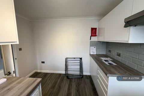 3 bedroom semi-detached house to rent, Eldart Close, Reading, RG30