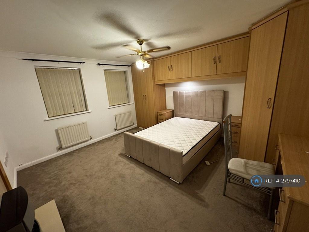 Floor 1 Large Room
