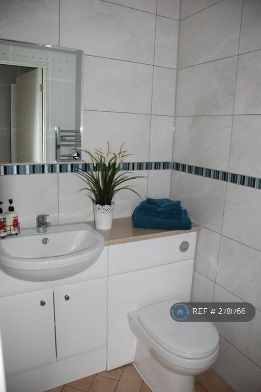 En-Suite Bathroom