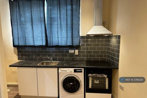 Studio to rent, Station Road, London, NW10