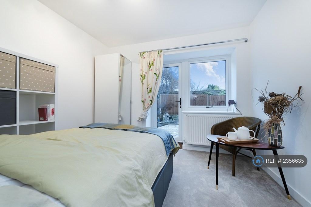 Non Ensuite-Bedroom