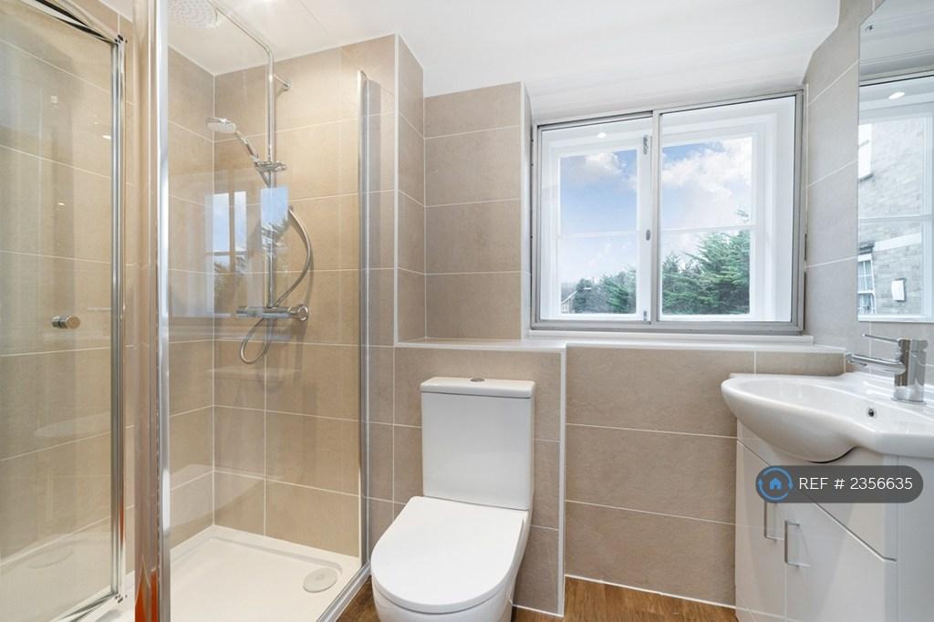 En-Suite Bathroom
