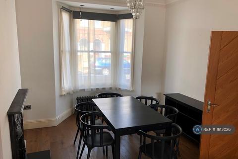 4 bedroom terraced house to rent, Mayall Road, London, SE24