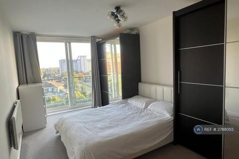 2 bedroom flat to rent, Azalea House, Feltham, TW13