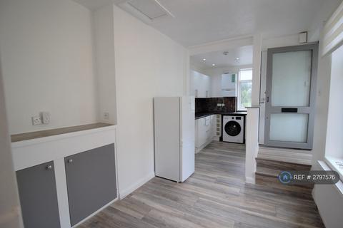 2 bedroom flat to rent, Abbey Road, London, SE2
