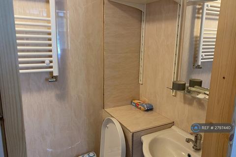 2 bedroom semi-detached house to rent, Preston Close, Coventry, CV4