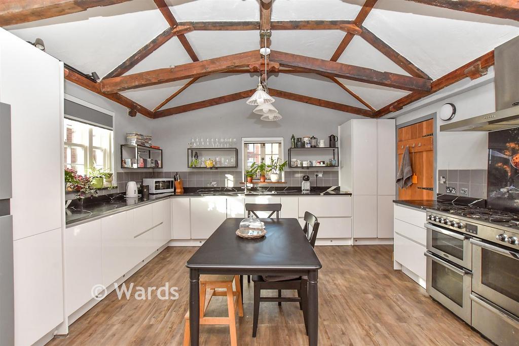 Kitchen/ Breakfast Area