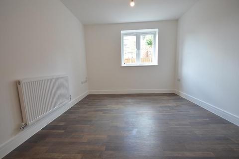 2 bedroom apartment to rent, St. Pauls Avenue, Slough, Berkshire, SL2