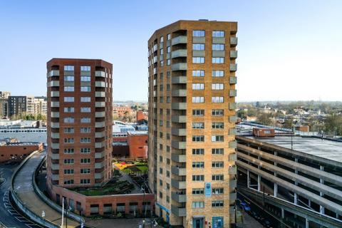 1 bedroom flat to rent, Elmsleigh Road, Staines TW18
