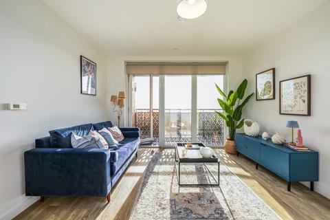 1 bedroom flat to rent, Elmsleigh Road, Staines TW18