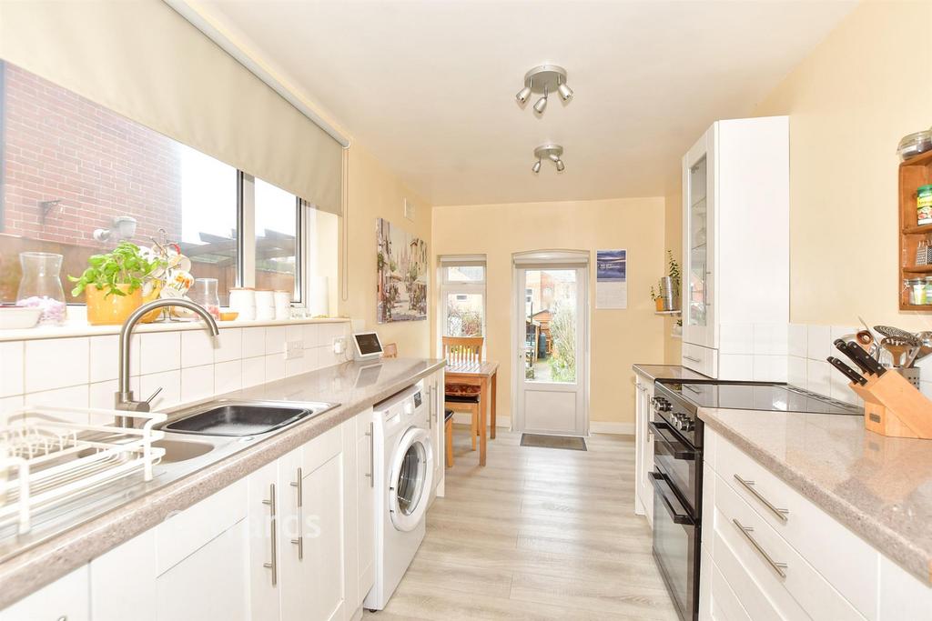 Kitchen/ Breakfast Room
