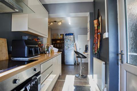 4 bedroom terraced house to rent, Tudor Road, Hinckley