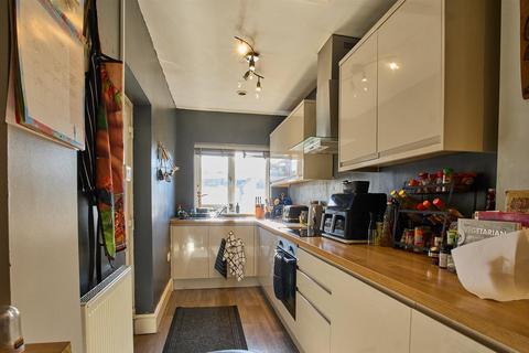 4 bedroom terraced house to rent, Tudor Road, Hinckley