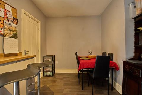 4 bedroom terraced house to rent, Tudor Road, Hinckley