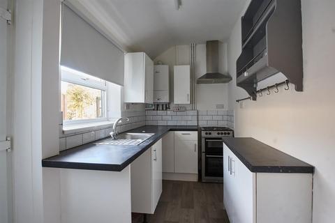 3 bedroom terraced house to rent, Queens Road, Hinckley, Leicestershire