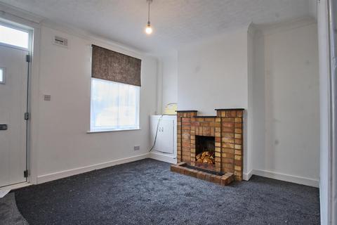 3 bedroom terraced house to rent, Queens Road, Hinckley, Leicestershire