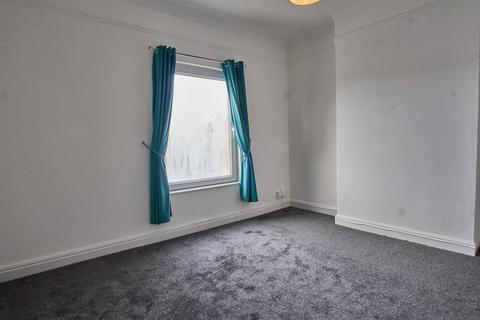 3 bedroom terraced house to rent, Queens Road, Hinckley, Leicestershire