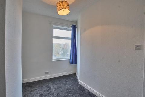 3 bedroom terraced house to rent, Queens Road, Hinckley, Leicestershire