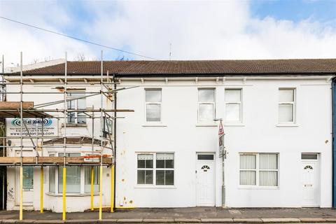 3 bedroom terraced house to rent, Victoria Road, Portslade