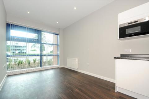 1 bedroom flat to rent, Bath Road, Harlington, UB3