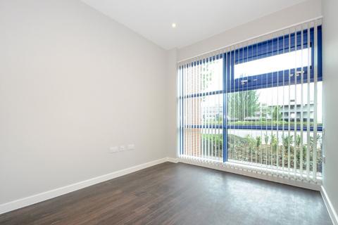 1 bedroom flat to rent, Bath Road, Harlington, UB3