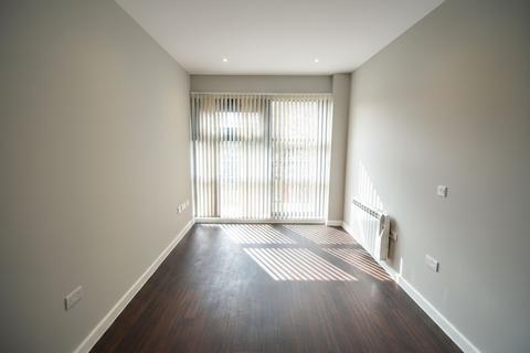 1 bedroom flat to rent, Bath Road, Harlington, UB3
