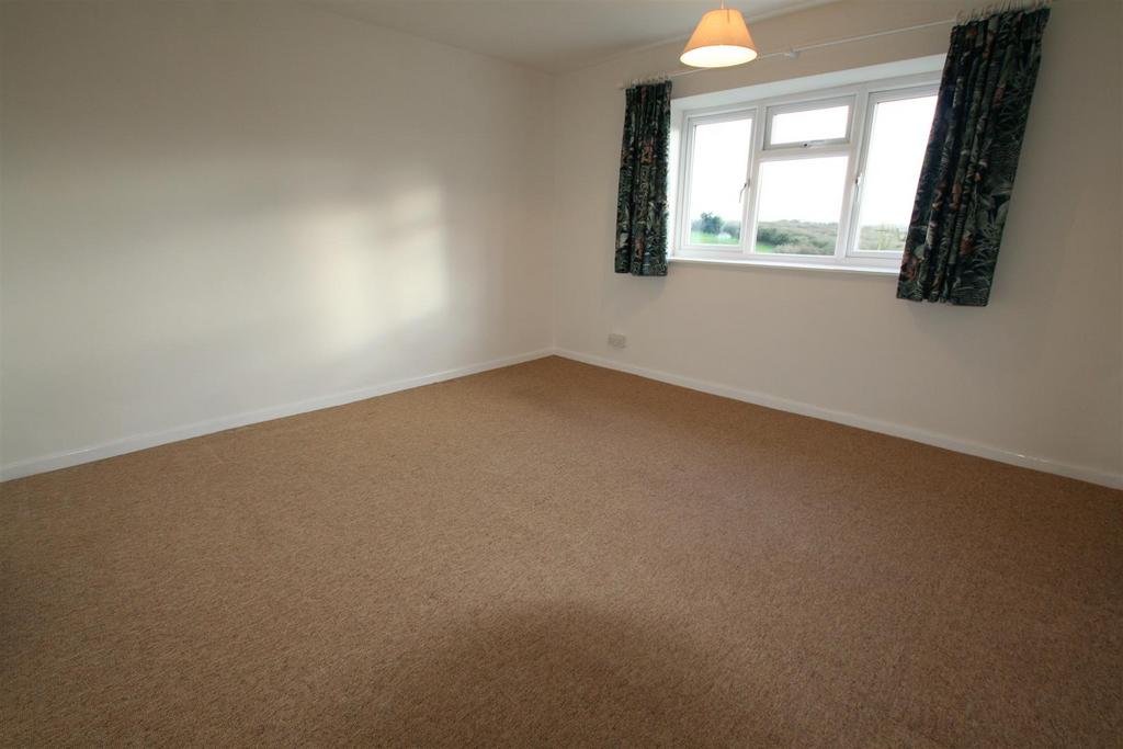 Perryfields,cottage2bed1.JPG