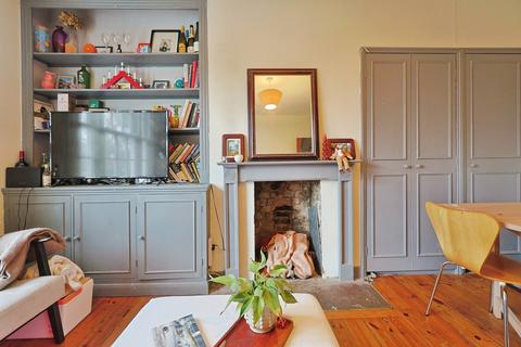 2 bedroom flat for sale, Reform Street, London, SW11