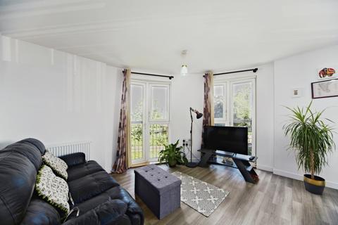 2 bedroom flat for sale, Connersville Way, CROYDON, Surrey, CR0