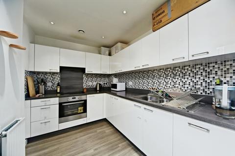 2 bedroom flat for sale, Connersville Way, CROYDON, Surrey, CR0