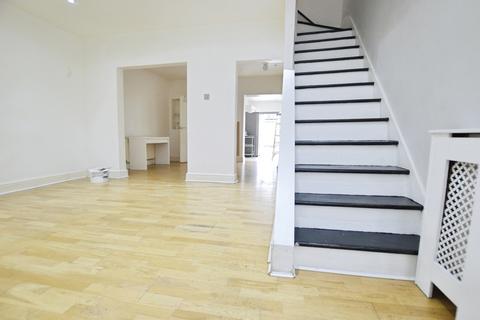 3 bedroom terraced house to rent, Varley Road, London