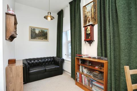1 bedroom flat for sale, Honley Road, LONDON, London, SE6