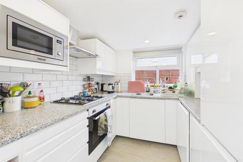 2 bedroom flat for sale, Southfields, London, SW18