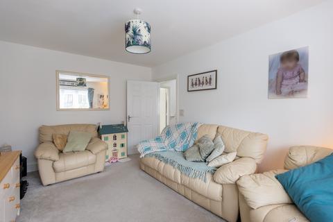 undefined, Clos Rhys Meurug, Capel Llanilltern