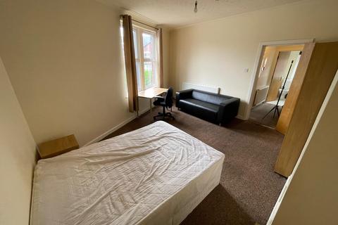 3 bedroom house to rent, 24a Beechwood Crescent, Leeds LS4