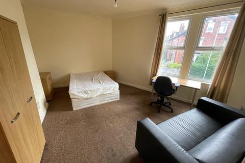 3 bedroom house to rent, 24a Beechwood Crescent, Leeds LS4