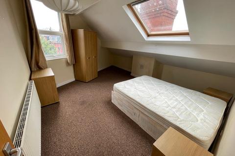 3 bedroom house to rent, 24a Beechwood Crescent, Leeds LS4